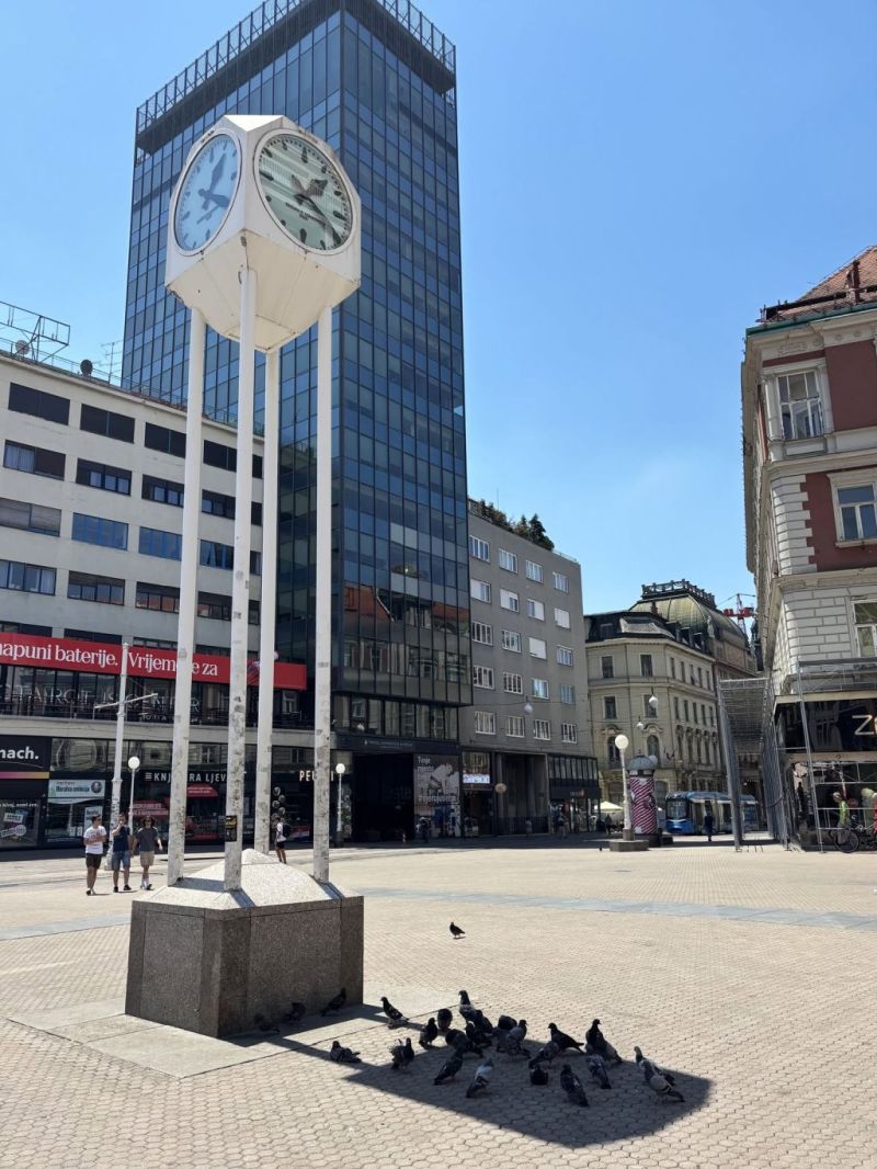Trg bana Jelačića, 36°C u hladu